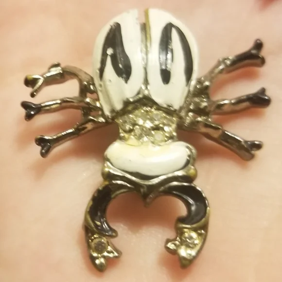 Beetlejuice vibes: 2 quirky vtg b&w enamel beetle brooches w clear stones - Picture 5 of 5